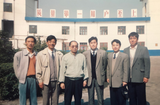 时任中国人民解放军第二炮兵罗东进政委来公司视察工作。